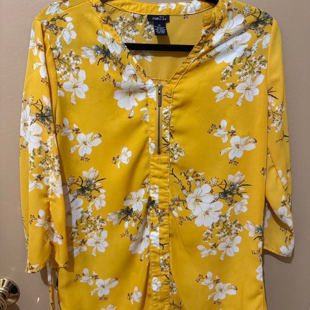 Rue 21 bright yellow floral Blouse